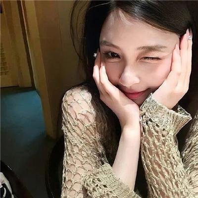 蒙娜丽莎与血月亮